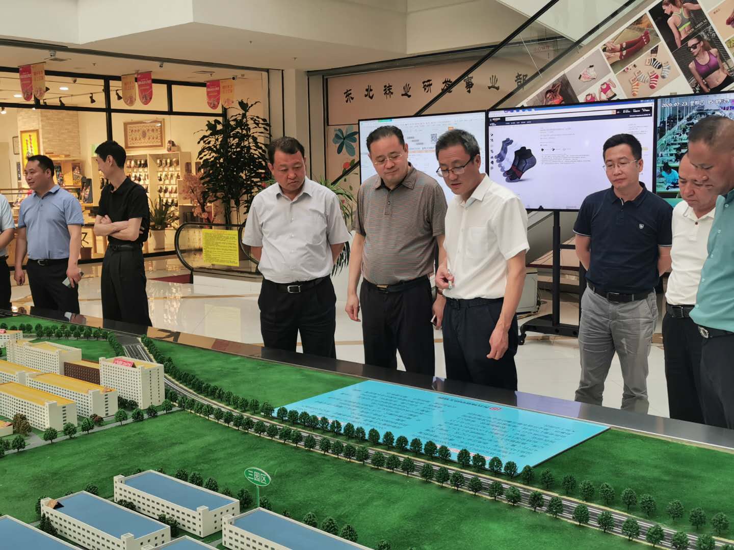 1595592889011086481.jpg 33.jpg